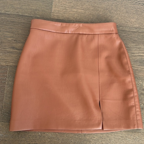 Wilfred size 2 mini vegan leather skirt - Picture 3 of 4